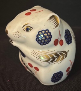 lot 94 image: Royal Crown Derby Harvest Mouse Paperweight