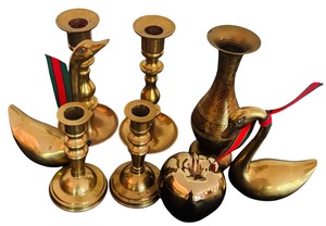 lot 72 image: Assorted Vintage Beautiful Brass Decorative Items