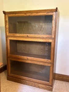 lot 4 image: Vintage Three Section Barrister Cabinet  Bookcase
