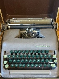 lot 113 image: Vintage 1950s Smith Corona Floating Shift Typewriter Original Box and Instruction Manual