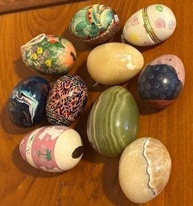 lot 114 image: Stunning Eggs Made from Various Materials and Dainty Egg Trinket Box