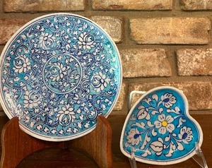 lot 102 image: Large Round Caglar India Ceramic Coaster and Heart Shaped Trinket Dish