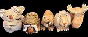 lot 78 image: Five Artisonia Rinconada Animal Figurines