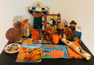 lot 193 image: Vintage Fall Decor Items