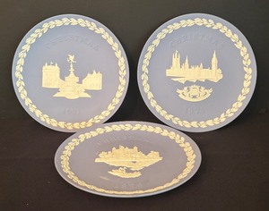 lot 132 image: Vintage Wedgwood Jasperware Christmas Plates from 1971, 1973 and 1974