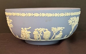 lot 138 image: Wedgwood Jasperware Grecian Bowl