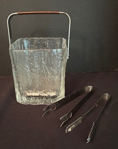 lot 139 image: Vintage Hoya Mikasa Frostfire Ice Bucket with Tongs