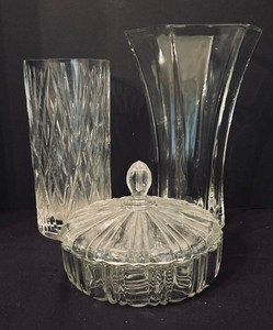 lot 174 image: Vintage Crystal and Clear Glass Vases and Covered Candy Dish