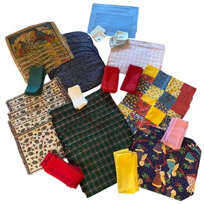 lot 172 image: Plethora of Placemats and Cloth Napkins