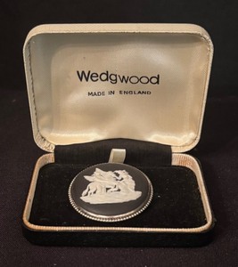 lot 224 image: Wedgwood Black Jasperware Sterling Silver Accented Brooch