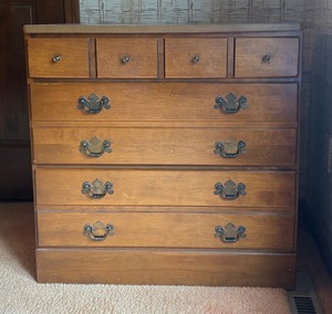 lot 234 image: Vintage Ethan Allen Heirloom Collection Chest of Drawers