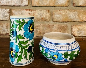 lot 52 image: India Handicraft Decorative Ceramic Bathroom Toothbrush, Stationery, Pen and Pencil Stand Holder, Vase and India Pottery Blue Glaze Rounded Vase   Bowl