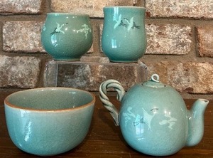 lot 54 image: Elegant Korean Handmade Celado Cups with Inlaid Crane Motif and Celadon Set of Round Shaped Tea Pot with Inlaid Crane and Cloud and Bowl
