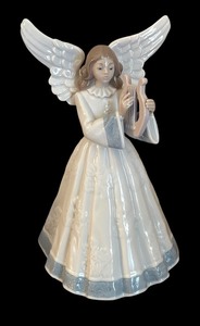 lot 238 image: Lladro Heavenly Harpist Figurine