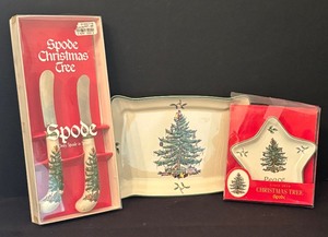 lot 252 image: Spode Christmas Tree Spreaders, Canap Tray and Peace Star Dish