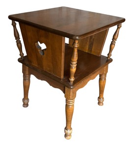 lot 248 image: Vintage Ethan Allen Baumritter Table with Cut Out Accents