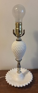 lot 263 image: Vintage Milk Glass Hobnail Parlor Lamp