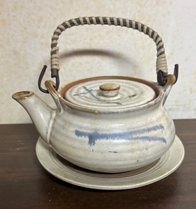 lot 275 image: Pretty Petite Pottery Teapot with Under Plate
