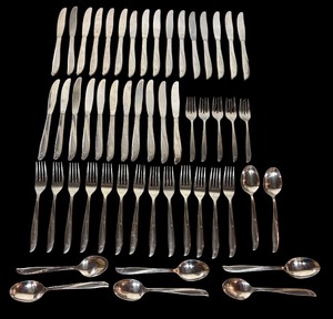lot 136A image: Vintage Oneida Twin Star Silver Plated Flatware