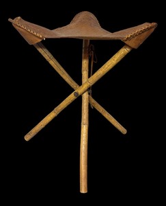 lot 290 image: Vintage Leather Tripod Chair