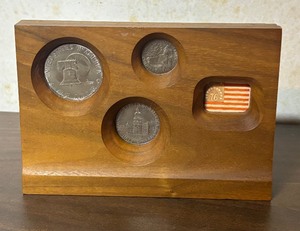 lot 296 image: Vintage 1976 Bicentennial 3 Coin Set