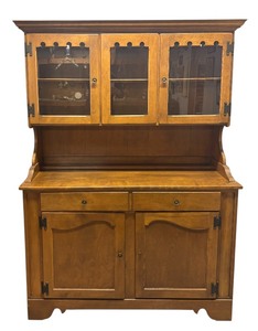 lot 13 image: Vintage Ethan Allen Baumritter Hutch