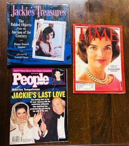 lot 319 image: Vintage Magazines Featuring Jackie Onassis