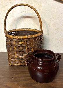 lot 377 image: Vintage USA Pottery Bean Pot and Basket