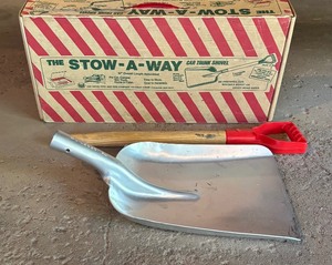 lot 381 image: Vintage Stow Away Car Trunk Shovel