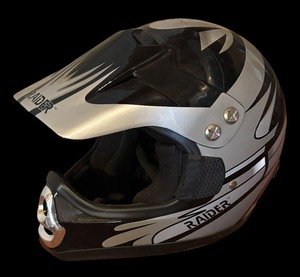 lot 397 image: Raider MX Size Youth Small Helmet