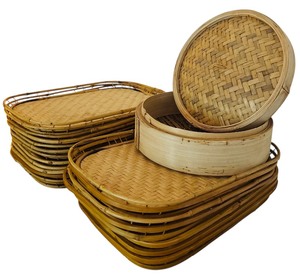 lot 405 image: Vintage Steamer and 20  Rattan Bamboo Wicker Tiki Lap TV Serving