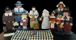 lot 401 image: Autumn Harvest Wooden Pilgrims Figurines and Seasonal Placement