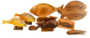 lot 369 image: Beautiful Wooden Fish Motif Including Monkeypod Wood Philippians, Monkey Poo Wood Costa Rico