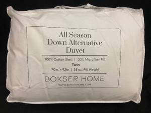 lot 11 image: All Season Down Alternative Twin Duvet