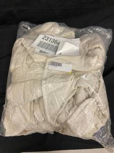 lot 20 image: White Comforter