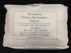 lot 24 image: FullQueen All Season Down Alternative Duvet