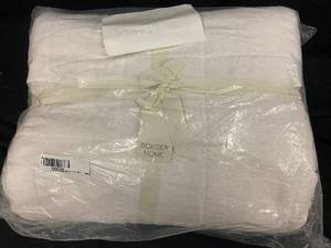 lot 32 image: Bokser Home White Linen Quilt for TwinTwin XL