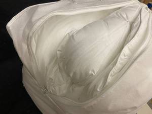 lot 58 image: Extra Warm Premium Down Comforter with Damaged Packaging