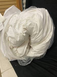 lot 69 image: Lightweight FeatherDown Duvet FullQueen 90x94