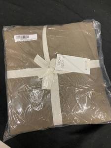 lot 84 image: French Linen and Cotton KingCal King Duvet Cover Set - DamagedStained