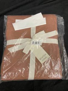 lot 105 image: Boxer Home French Linen Blend Bed Skirt - Full Size