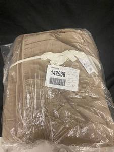 lot 135 image: FullQueen Luxury Cotton Quilt