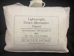 lot 152 image: Bokser Home Lightweight Down Alternative Twin Duvet