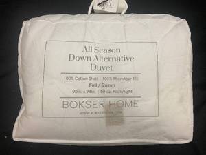 lot 157 image: All Season Down Alternative Duvet, FullQueen, 90x94 inches