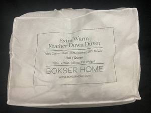 lot 203 image: Extra Warm Feather Down Duvet - FullQueen