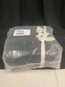 lot 269 image: KingCal King Velvet Quilt with Shams