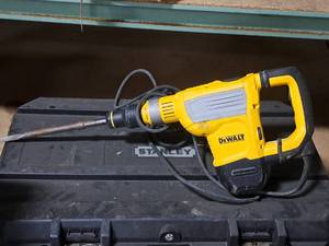 lot 35 image: DeWalt 1-34 (45mm) SDS Max Hammer D25614