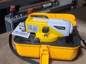 lot 37 image: Site Pro Automatic Level SK32X with Case