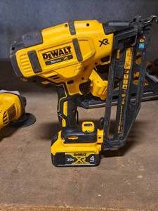 lot 48 image: DeWalt 20V Cordless 16 Gauge Finish Nailer DCN660 with DeWalt 20V 4Ah Lithium Ion Battery