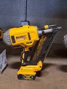 lot 49 image: DeWalt 20V Cordless Paper-Tape Framing Nailer  30-34 degree  2 to 3-12 x .113 to .131 DCN692 with DeWalt 20V 5Ah Lithium Ion Battery
